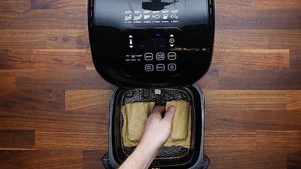 hot pockets being placed in air fryer