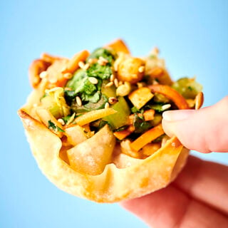 {New!} #ad Chinese Chicken Salad Wonton Cups. Wonton wrappers baked in a muffin tin and stuffed with the BEST Chinese Chicken Salad - chicken, romaine, carrots, peanuts, cilantro, rice vinegar, soy sauce, honey, sesame oil, and more! Quick, easy, healthy, and delicious! Great as a light appetizer or as an on-the-go lunch! showmetheyummy.com Made in partnership w/ @StarKistCharlie #StarKisChickenCreations #TearEatGo #chinese #chicken #salad #wonton #healthy