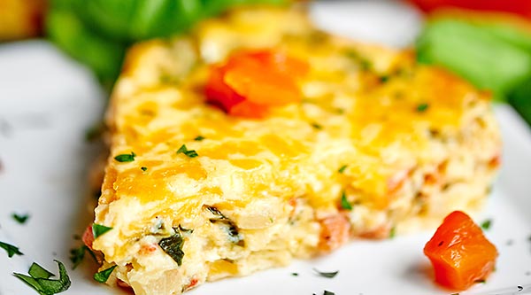 Crustless Goat Cheese Quiche. A great make ahead breakfast that you can just pop in the microwave all week! This quiche is creamy, packs in a ton of veggies, plus it's cheeeeesy and I love the classic combination of goat cheese and roasted red peppers! showmetheyummy.com #quiche #breakfast #glutenfree #vegetarian #goatcheese