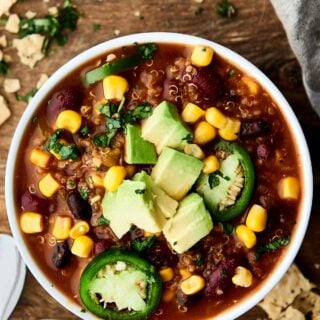 This Instant Pot Vegetarian Chili is SO quick and easy to make and full of vegetables, beans, and quinoa! Healthy. Gluten free. Vegan. Ready in 30 mins! Less than 300 calories per serving. showmetheyummy.com #instantpot #vegan #healthy #chili