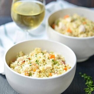 This one pot chicken bacon couscous really is a one pot wonder! Full of chewy bacon, tender chicken, crunchy veggies, and seasonings, this dish makes for a great dinner and even better leftovers! showmetheyummy.com #onepot #dinner #chicken #bacon #couscous #pasta #wine #easy #recipes