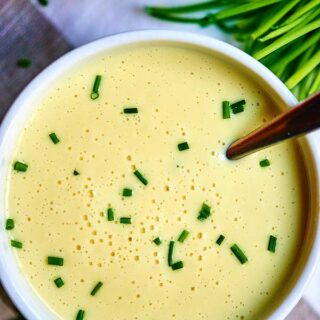 This truffle oil potato leek soup is simple, luscious, perfectly seasoned and will blow you away! I love how easy it is to make, but has such depth of flavor! Definitely serve this to your significant other if you really want to impress them this Valentine's Day! showmetheyummy.com #soup #potato #leek #truffleoil #potatoleeksoup #holiday #valentinesday